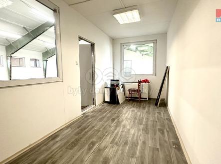 Pronájem - skladovací prostor, 350 m²