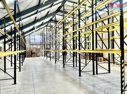 Pronájem skladovací prostor, 976 m²