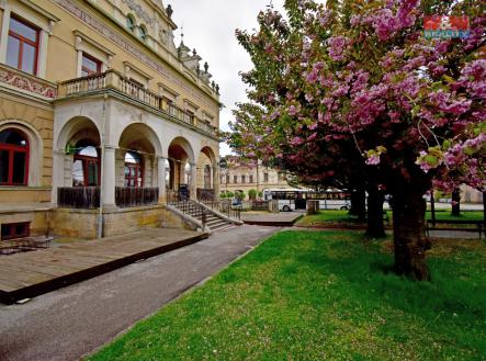 Pronájem - restaurace, 177 m²