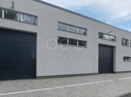 Pronájem - skladovací prostor, 712 m²