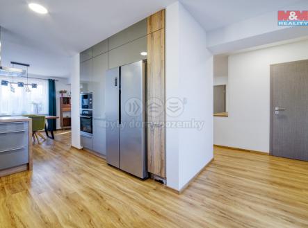 Pronájem - dům/vila, 268 m²