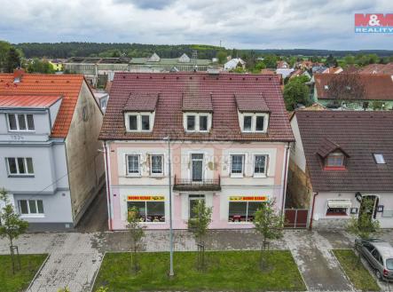 Pronájem - obchodní prostor, 122 m²