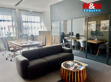 Pronájem kanceláře, 861 m²