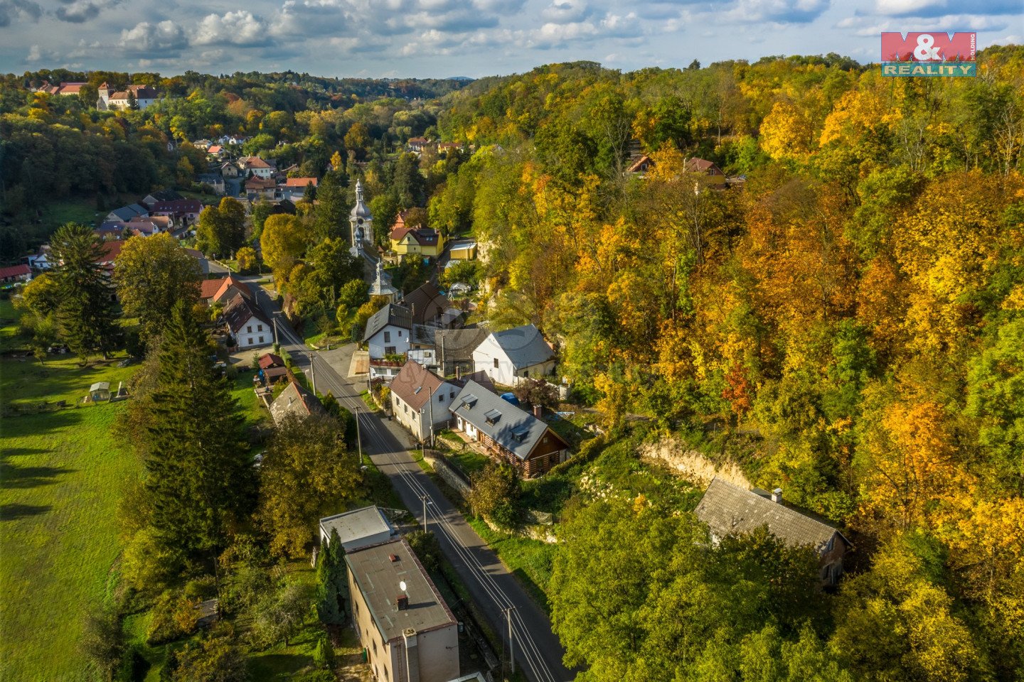 Pohled na pozemek a okolí