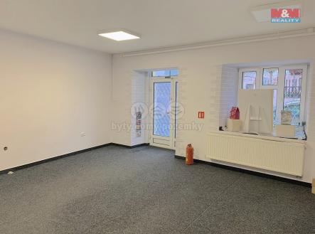 Pronájem - obchodní prostor, 128 m²