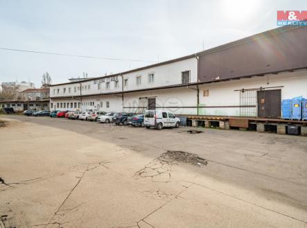 Pronájem - skladovací prostor, 600 m²