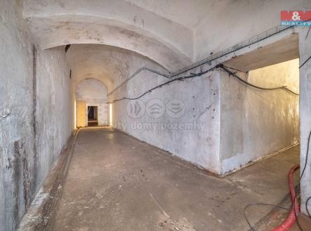 Pronájem výrobní prostor, 1 366 m²