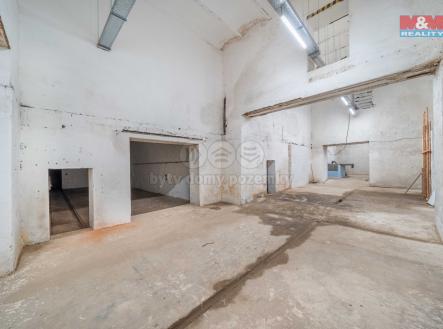 Pronájem výrobní prostor, 1 366 m²
