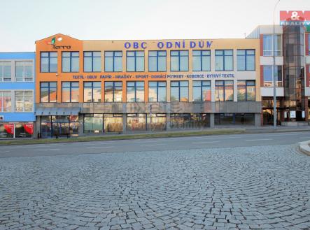 Pronájem - obchodní prostor, 500 m²