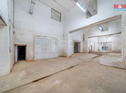 Pronájem skladovací prostor, 1 366 m²