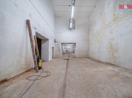 Pronájem skladovací prostor, 1 366 m²