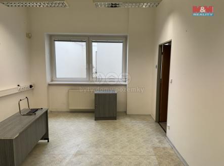 Pronájem kanceláře, 200 m²