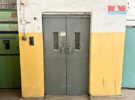 Pronájem výrobní prostor, 417 m²