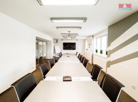 Pronájem kanceláře, 1 216 m²