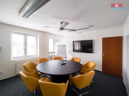 Pronájem kanceláře, 1 216 m²