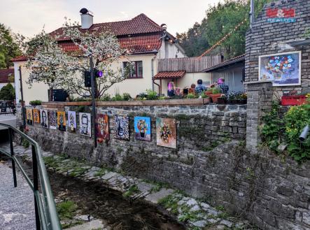 Pronájem - restaurace, 350 m²