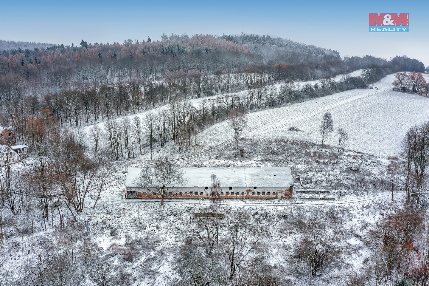 Pozemek s budovou