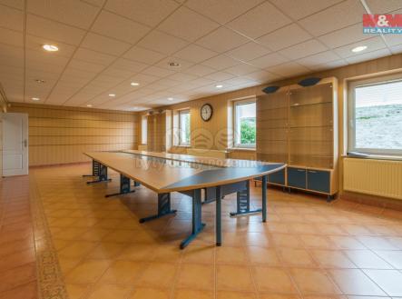 Pronájem kanceláře, 550 m²