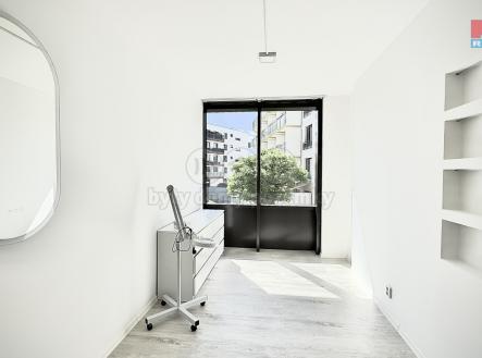 Pronájem - obchodní prostor, 18 m²