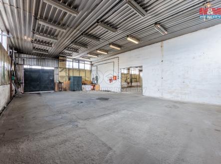 Pronájem výrobní prostor, 801 m²