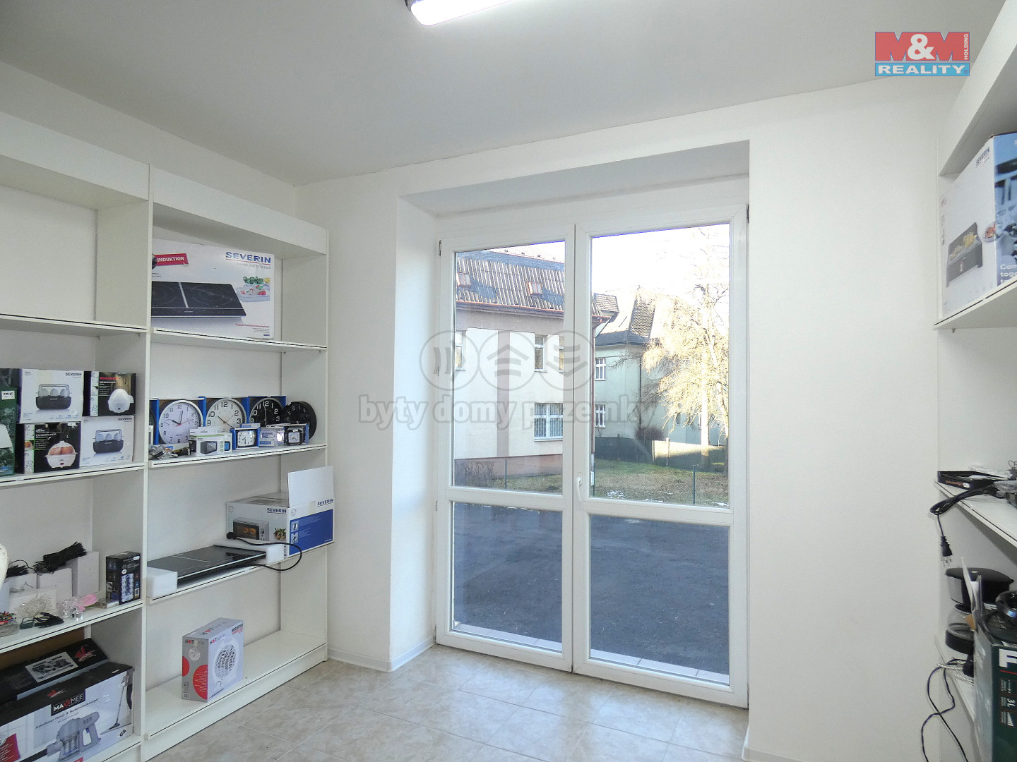 šop - okno druhé míst.jpg