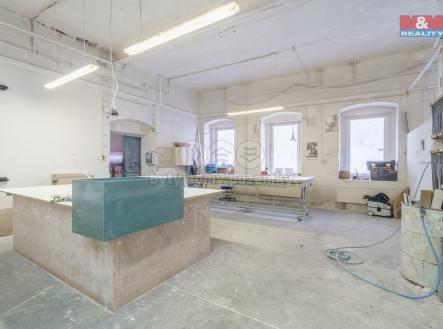 Prodej výrobní prostor, 2 100 m²