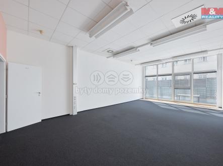Pronájem kanceláře, 300 m²
