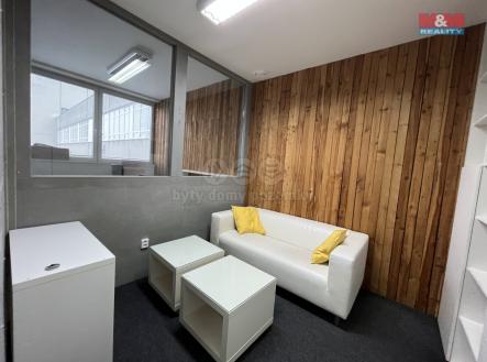 Pronájem kanceláře, 70 m²