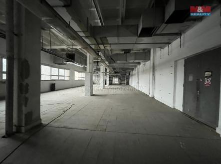 Pronájem - skladovací prostor, 600 m²