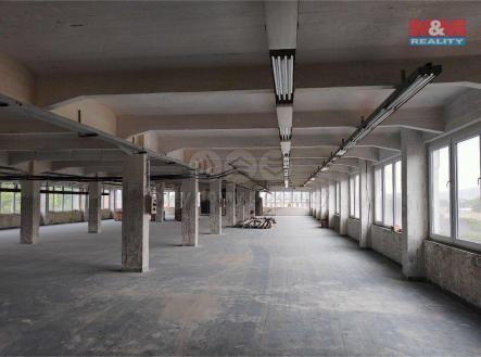 Pronájem - obchodní prostor, 700 m²