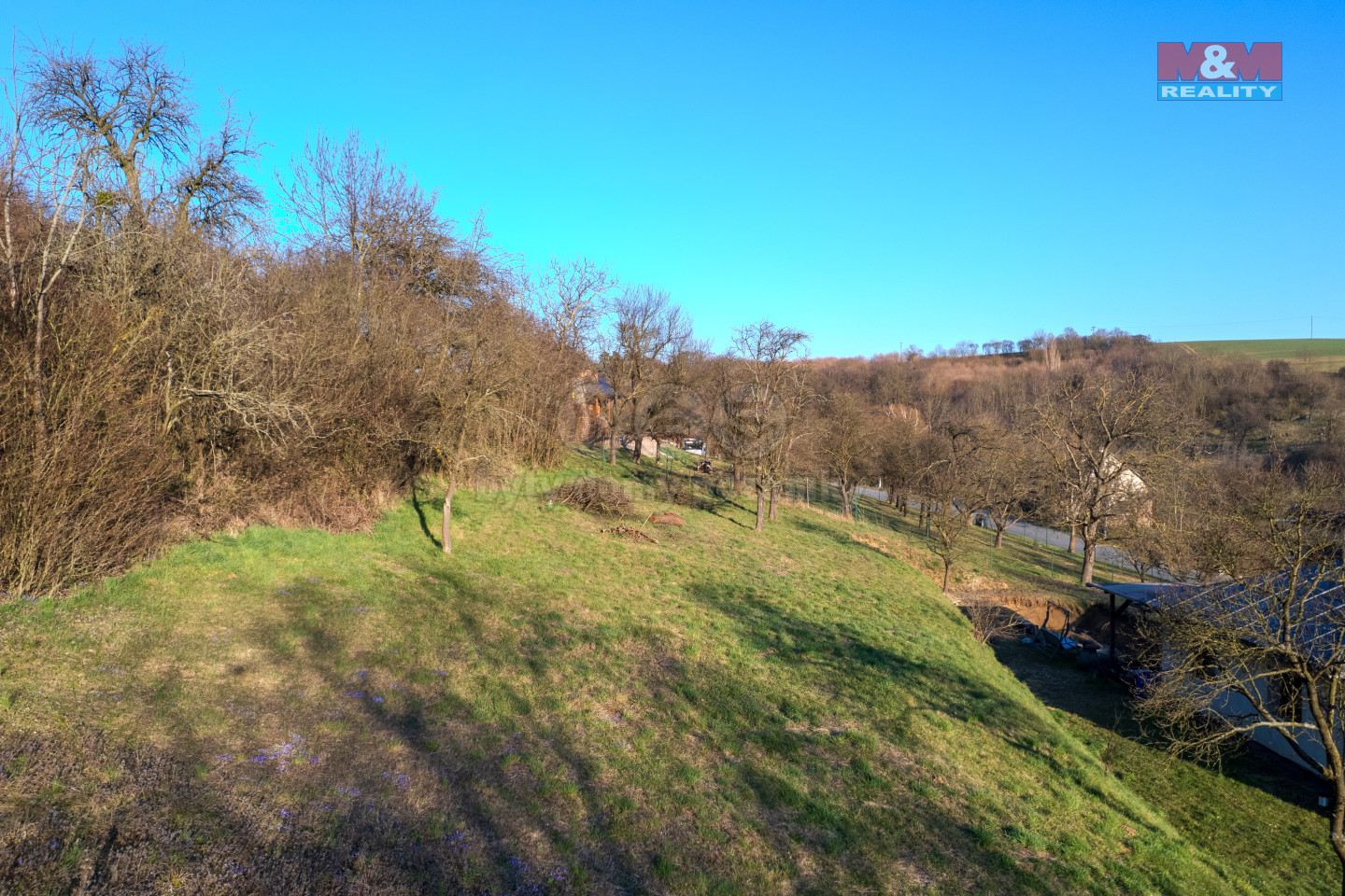 Pozemek vpravo.jpg
