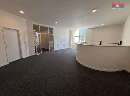 Pronájem kanceláře, 240 m²