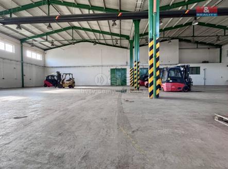 Pronájem skladovací prostor, 888 m²