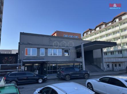 Pronájem - obchodní prostor, 866 m²
