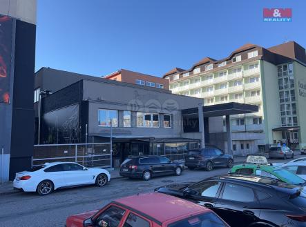 Pronájem - obchodní prostor, 866 m²