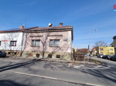 Pronájem - dům/vila, 258 m²