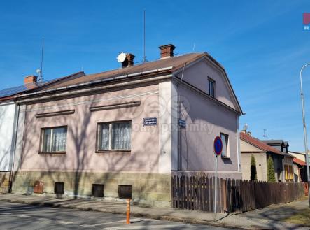 Pronájem - dům/vila, 258 m²