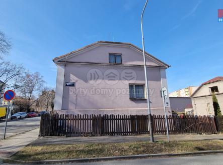 Pronájem - dům/vila, 258 m²