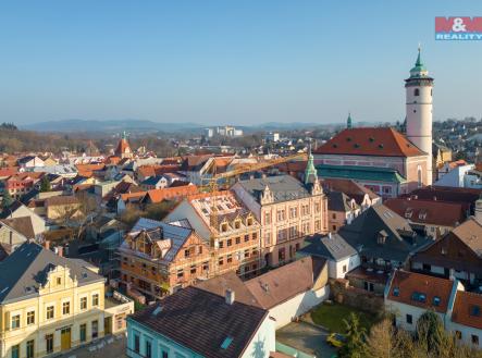 Pronájem - kanceláře, 244 m²