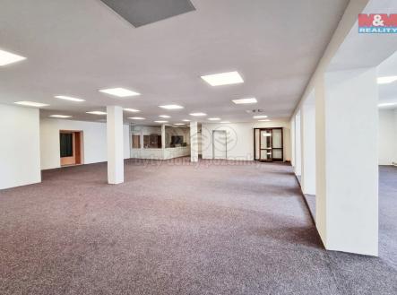 Pronájem - obchodní prostor, 370 m²