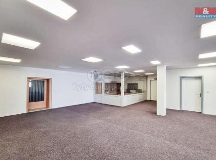 Pronájem - obchodní prostor, 370 m²