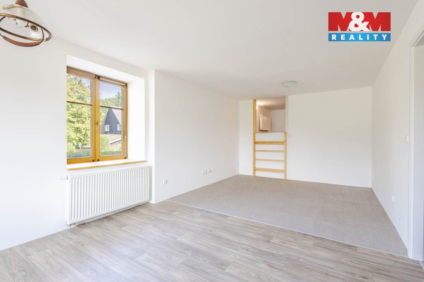 kuchyň a obývací pokoj