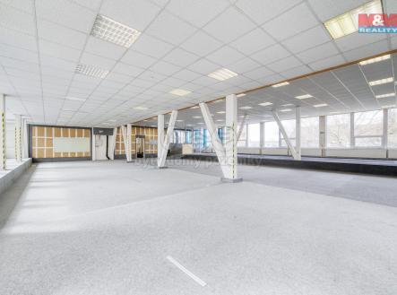 Pronájem obchodní prostor, 635 m²