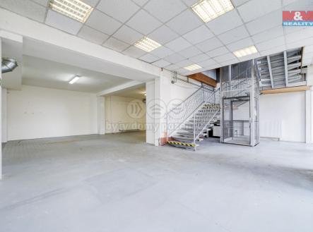 Pronájem výrobní prostor, 635 m²
