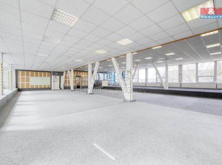Pronájem výrobní prostor, 635 m²