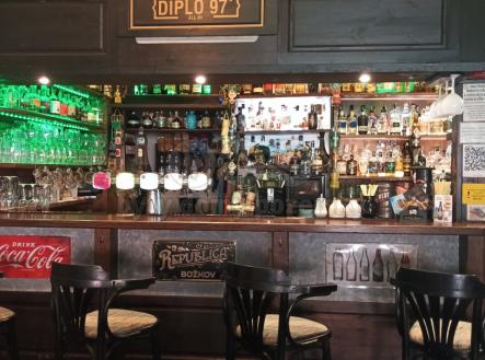 Pronájem - restaurace, 300 m²