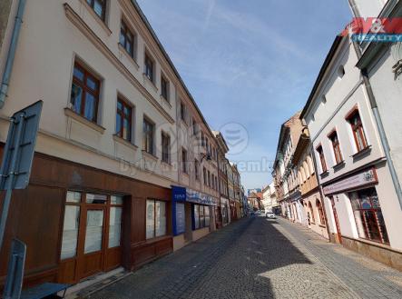 Pronájem obchodní prostor, 300 m²