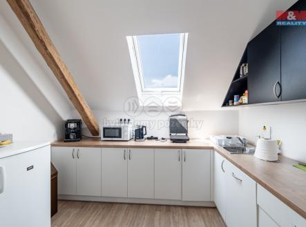 Pronájem - výrobní prostor, 270 m²