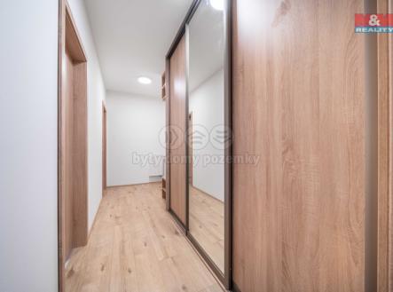 Pronájem bytu, 1+kk, 32 m²