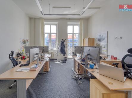 Pronájem kanceláře, 786 m²